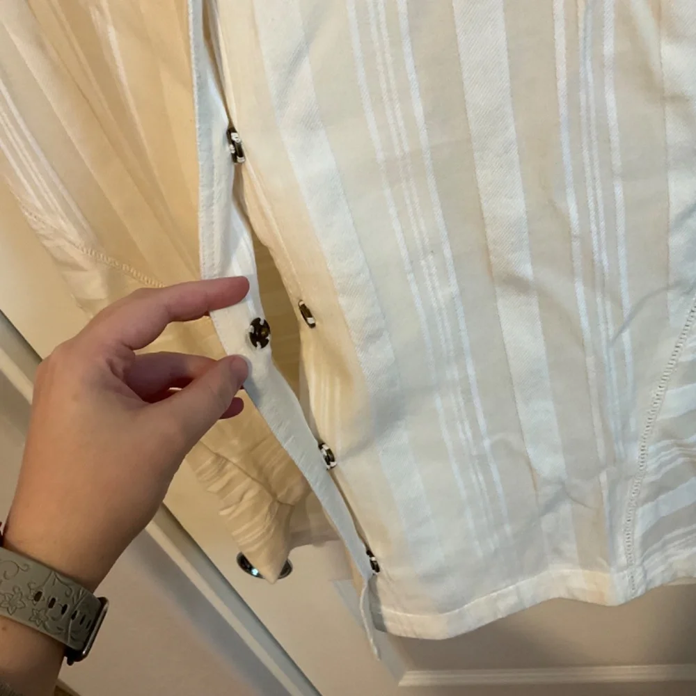 Soft Surroundings Cream/White Striped Snap Front‎ Blouse - Size Large